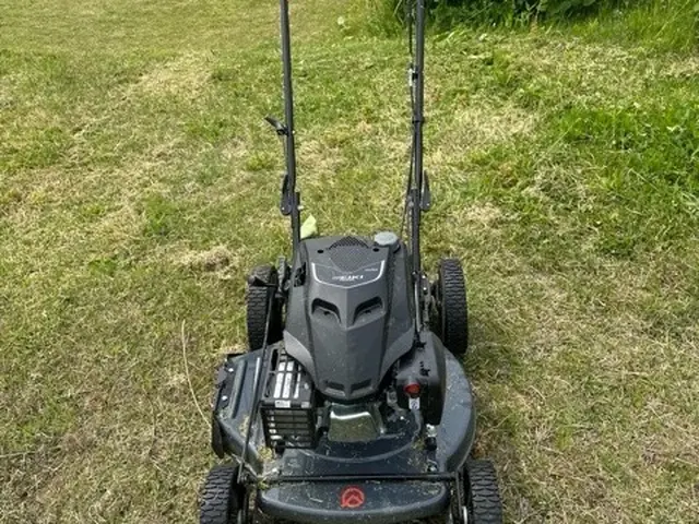 空家でお困りの方も◎立会不要◎年中無休・見積り無料◎仕上がり保証の丁寧な草刈りサービスの画像