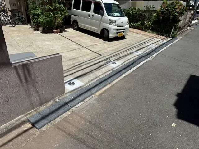 盗難防止駐車場ポールの設置【材工】サービスの画像