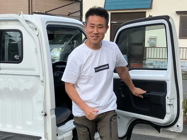 屋根の上の「落ち葉清掃」なども承ります♪サービスの画像