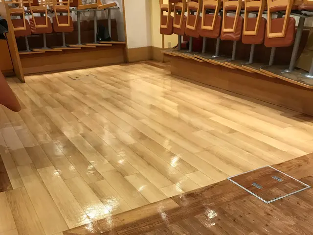 店舗・事務所・病院等のセラミック系フロアーコーティングの施工・管理をいたします。サービスの画像