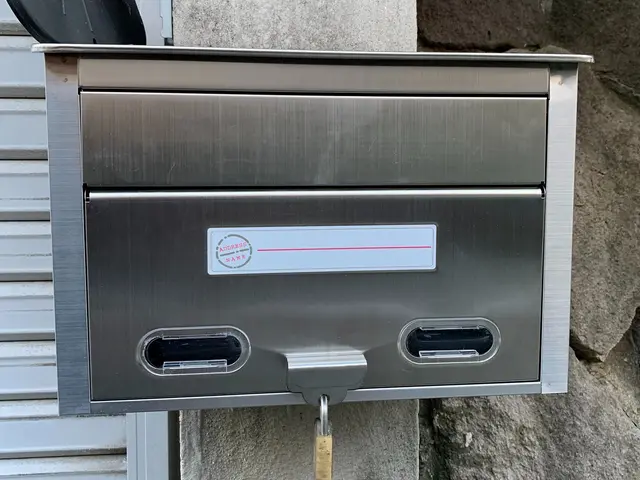 福岡市【玄関ドアポストの交換】郵便ポストの撤去・設置工事　丁寧に設置します！サービスの画像