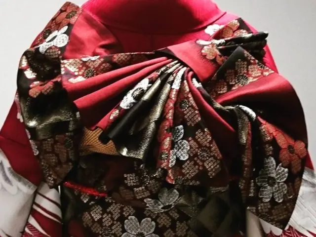 【★着心地よく食事も楽しめる★】美しい着付けをご自宅でお手伝い