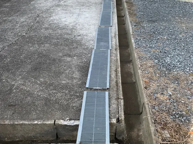 汚い側溝大歓迎！！どんな側溝も綺麗に清掃させていただきます！！サービスの画像