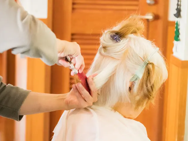 美容室に行くのが大変と思っている方ご自宅、施設の方まで伺いますサービスの画像