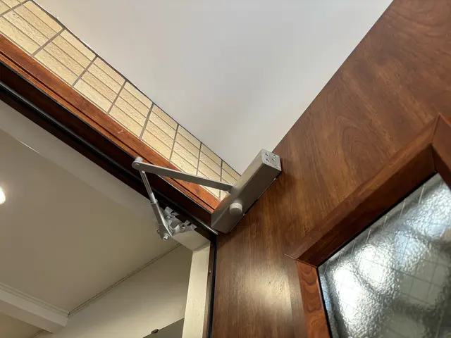 【24時間年中無休出張対応】ドアクローザー交換【業界4年以上！作業実績70件！】サービスの画像