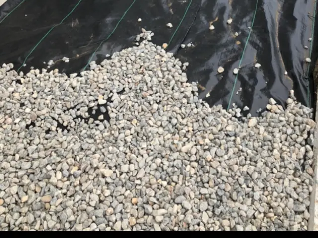 砂利敷き(玄関前、庭、駐車場など) お任せ下さい！お見積もりは無料です！サービスの画像