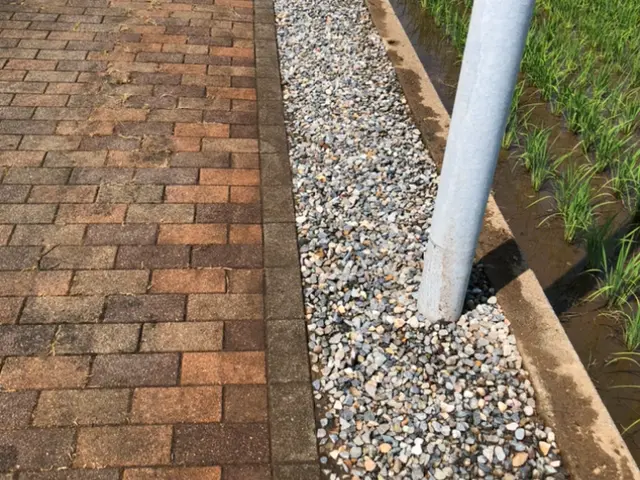 砂利敷き(玄関前、庭、駐車場など) お任せ下さい！お見積もりは無料です！サービスの画像