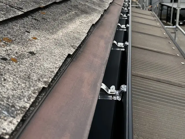 【雪害、風害は火災保険手続可能】代表自ら施工します☆無料見積☆安心の損保加入店舗サービスの画像