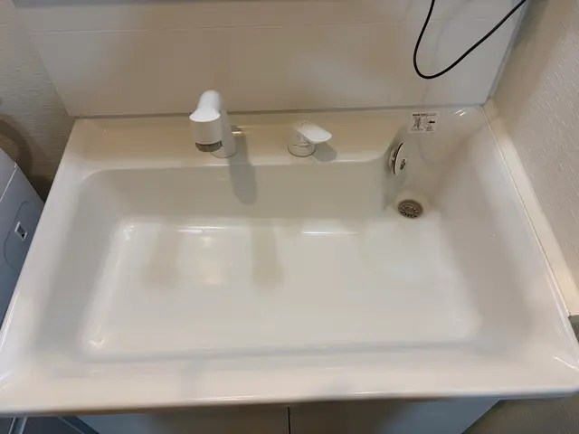 洗面台とその周辺をプロが徹底的に綺麗に致します！サービスの画像