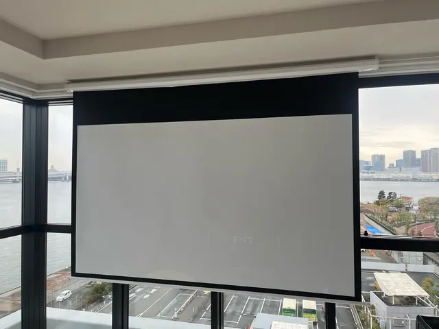 天井付・壁付プロジェクタースクリーン取付!!丁寧かつスピーディーに!サービスの画像