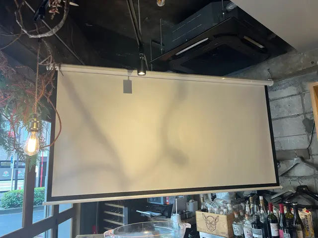 天井付・壁付プロジェクタースクリーン取付!!丁寧かつスピーディーに!サービスの画像