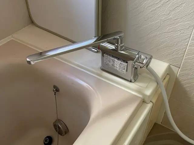 【水道蛇口交換専門店】安心工事保証付！浴室の蛇口交換は当店で！女性スタッフ同行！サービスの画像