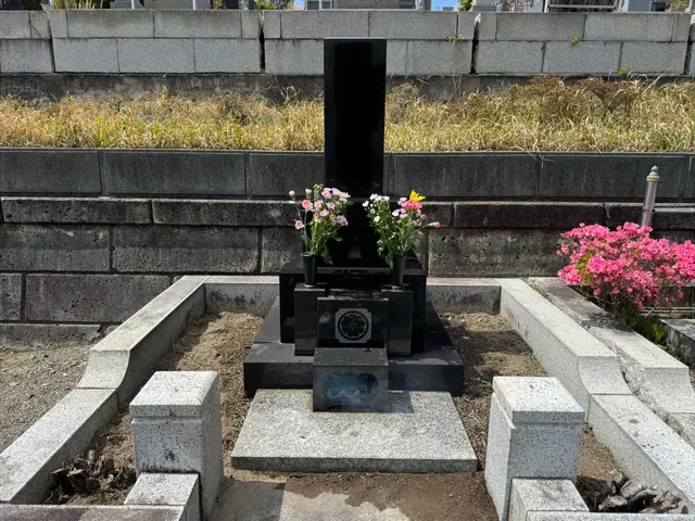 ◉お花、お線香代コミコミ♪◉墓石水洗い◉雑草除去◉写真のご報告（清掃前後)サービスの画像