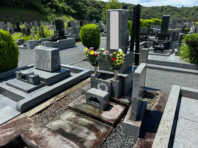 ◉お花、お線香代コミコミ♪◉墓石水洗い◉雑草除去◉写真のご報告（清掃前後)サービスの画像