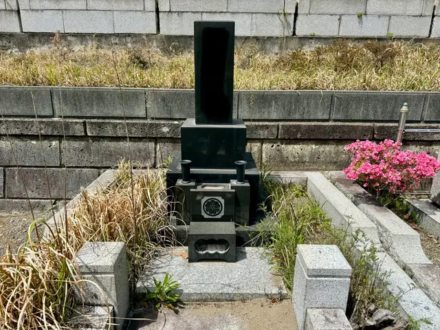 ◉お花、お線香代コミコミ♪◉墓石水洗い◉雑草除去◉写真のご報告（清掃前後)サービスの画像