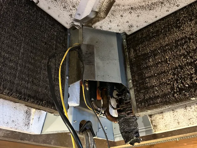 ☆業務用天カセクリーニング☆、高所エアコンもお任せください。サービスの画像