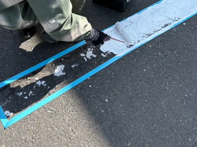 区画線の引き直しでトラブル回避｜駐車場ラインを見やすく引き直しますサービスの画像