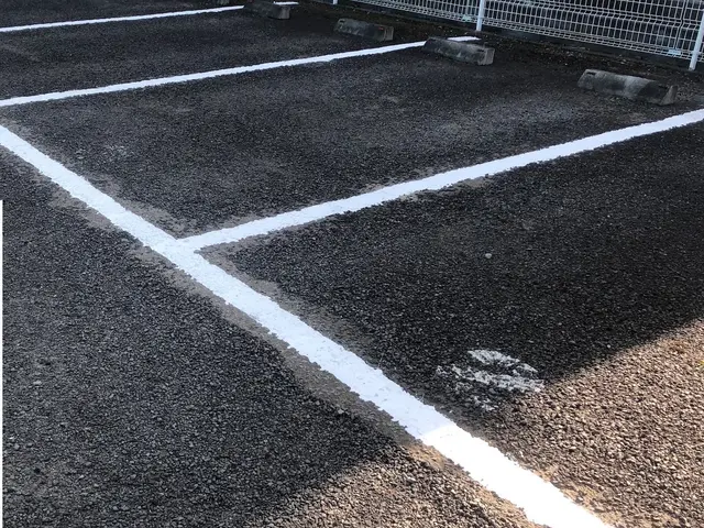 駐車場のライン塗装☆キレイな線をいつまでも♪サービスの画像