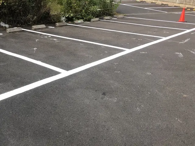 駐車場のライン塗装☆キレイな線をいつまでも♪サービスの画像