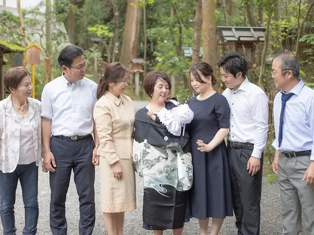 お宮参り出張撮影☆祝着のレンタル付きでお得な25000円！データたっぷり50枚！