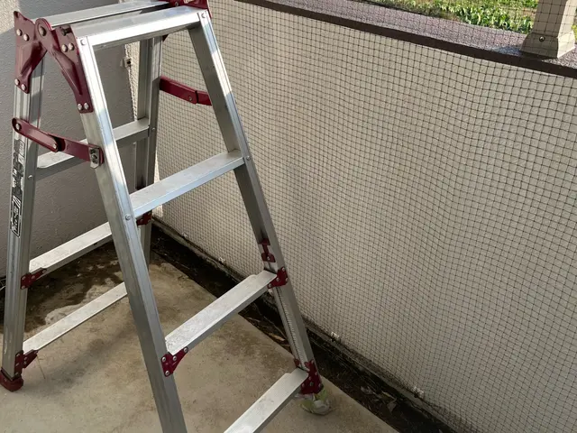 鳩よけネット取り付けします。サービスの画像