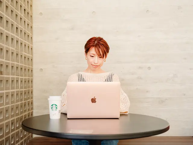 【スタジオカメラマン】1時間撮影30カット〜無制限「翌日迄にお渡し」