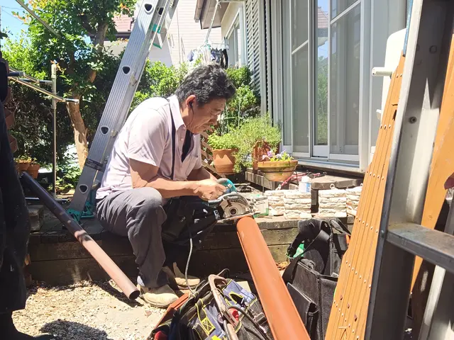 雨樋ゆがみ調整　交換　ペンキ塗りサービスの画像