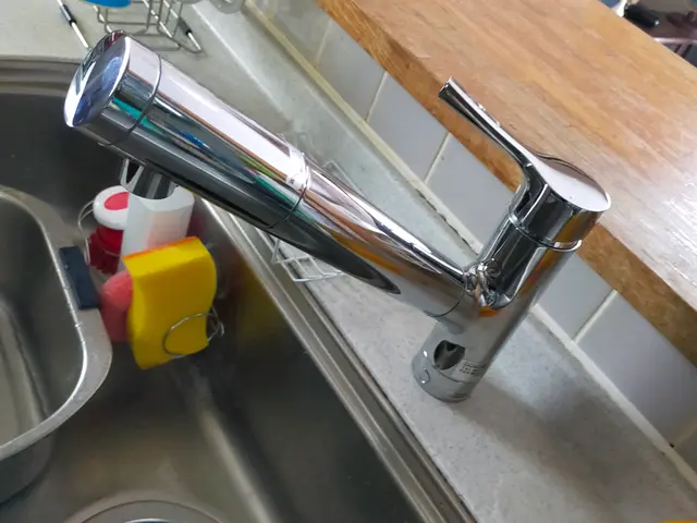 ネット等で購入した水栓器具取り替え致します。商品手配も可能です。サービスの画像