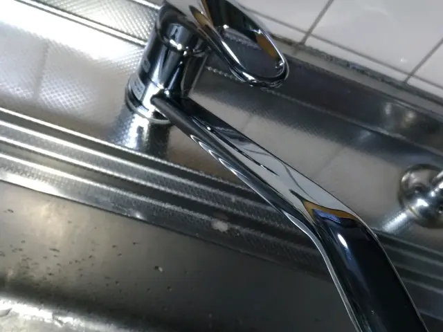 ネット等で購入した水栓器具取り替え致します。商品手配も可能です。サービスの画像