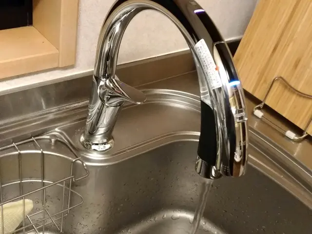 ネット等で購入した水栓器具取り替え致します。商品手配も可能です。サービスの画像