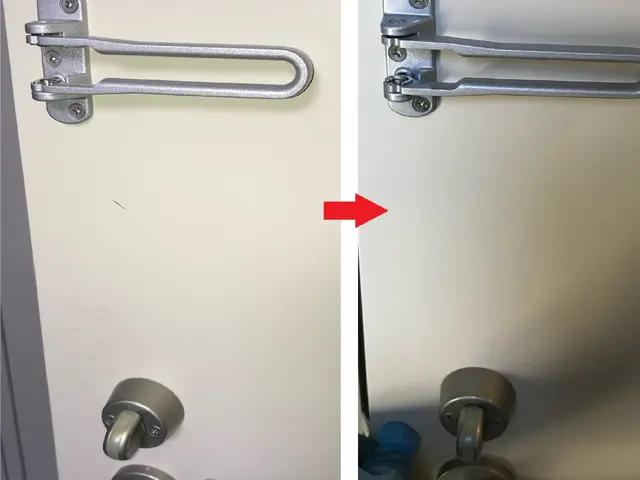 フローリング、建具のキズや凹み補修　安心の損害保険加入済み！大阪で活躍中。サービスの画像