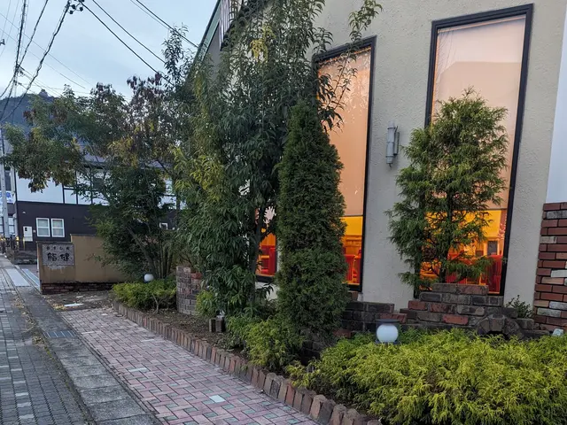 個人邸・空家・アパート・店舗など、庭木の剪定お任せください。　☆損害保険加入済みサービスの画像