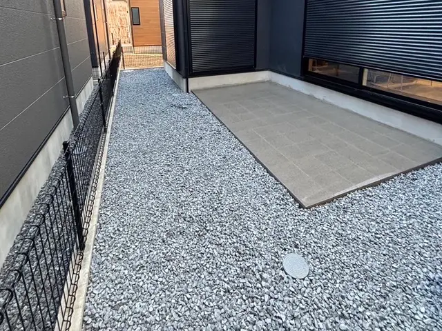 砂利敷きならお任せ下さい！お客様が納得行くまでお付き合いします！サービスの画像