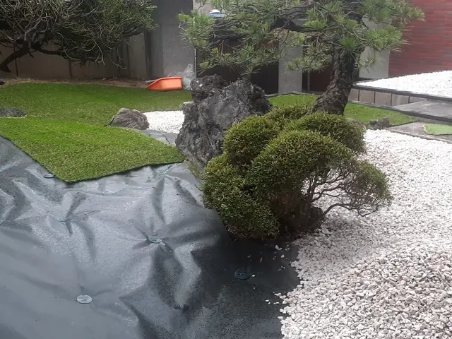 砂利敷きならお任せ下さい！お客様が納得行くまでお付き合いします！サービスの画像