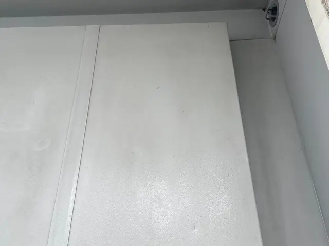 【ベランダクリーニング】ホコリや髪の毛等の汚れをスッキリ！写真の私がお伺いしますサービスの画像