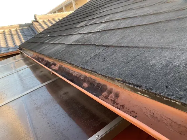 雨樋の清掃、金具の調整サービスの画像