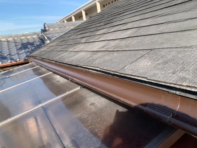 雨樋の清掃、金具の調整サービスの画像