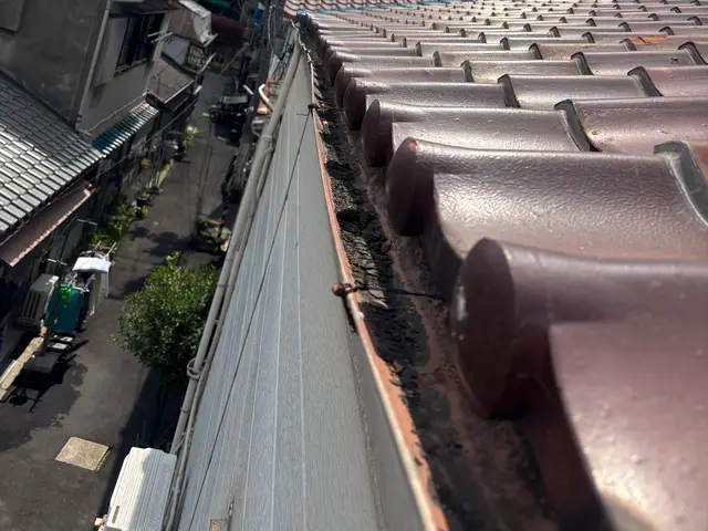 雨樋の清掃、金具の調整サービスの画像