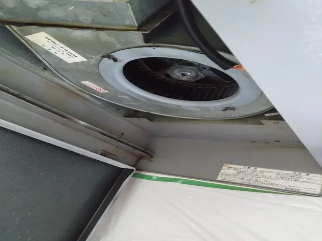 レンジフードはお任せ下さい。汚れをスッキリ！長年の油汚れをクリーンにサービスの画像