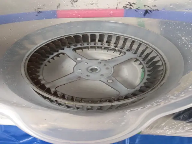 レンジフードはお任せ下さい。汚れをスッキリ！長年の油汚れをクリーンにサービスの画像