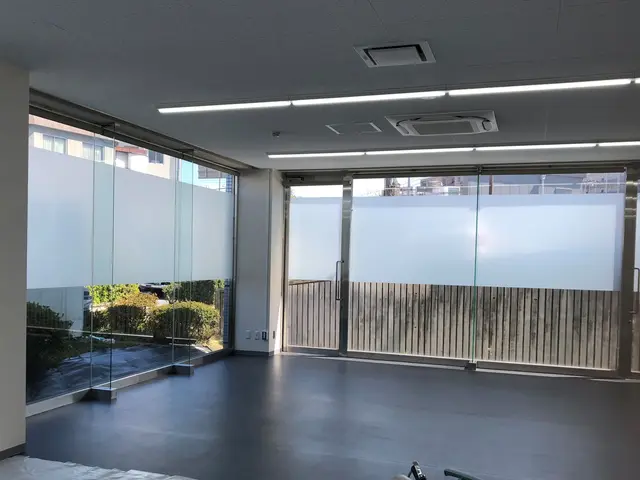 強盗などの防犯対策に！ 地震などの防災対策に！ガラスフィルムは効果が絶大なんですサービスの画像