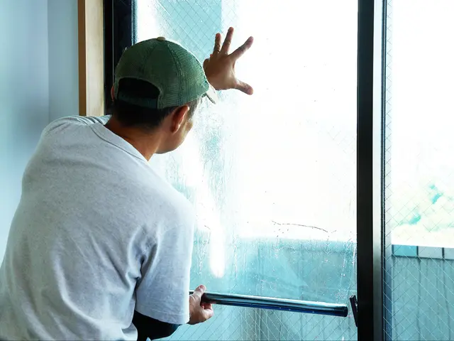 強盗などの防犯対策に！ 地震などの防災対策に！ガラスフィルムは効果が絶大なんですサービスの画像