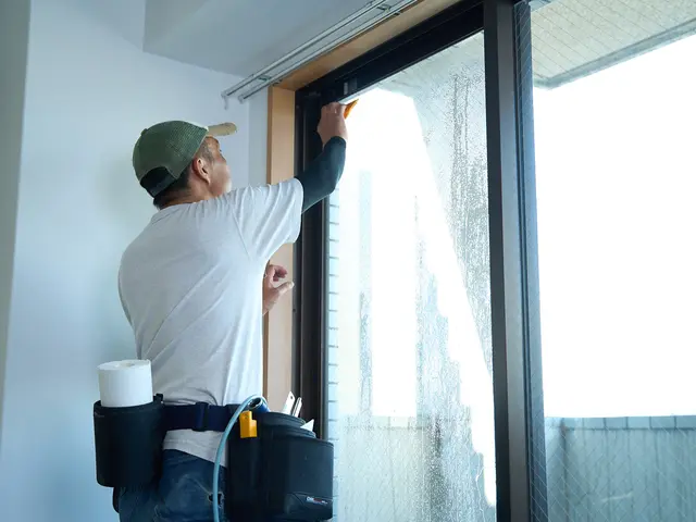 強盗などの防犯対策に！ 地震などの防災対策に！ガラスフィルムは効果が絶大なんですサービスの画像