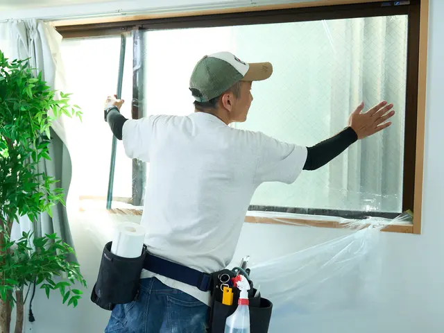 強盗などの防犯対策に！ 地震などの防災対策に！ガラスフィルムは効果が絶大なんですサービスの画像