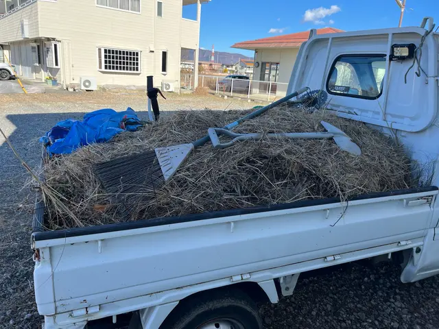 すべて自社対応◎除草剤込みの金額！！手が付けられない場所を是非！　随時受付可能サービスの画像