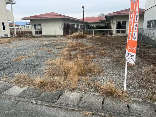 すべて自社対応◎除草剤込みの金額！！手が付けられない場所を是非！　随時受付可能サービスの画像