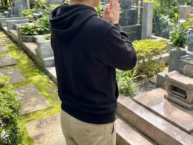 お墓参り代理｜簡易清掃・合掌実施/写真で前後報告をご希望の角度で/気付きメモサービスの画像