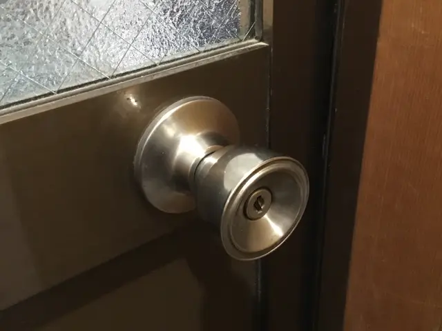 室内ドア金物取り替え工事サービスの画像