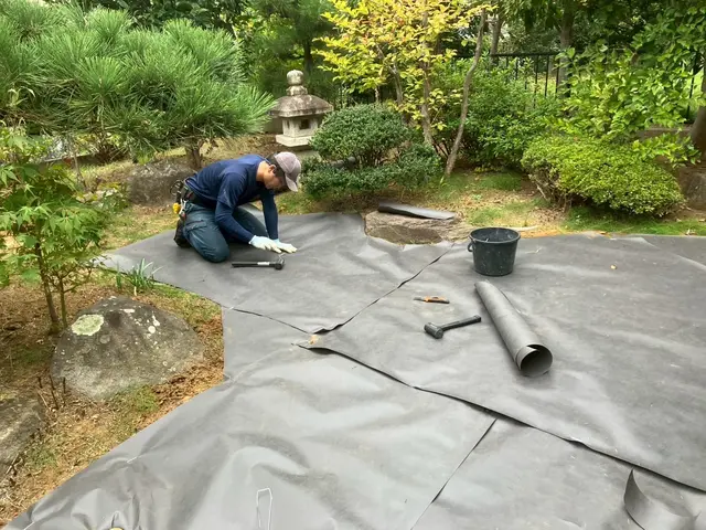 防草シート貼り込み！お庭の雑草！もう生えさせません！！サービスの画像