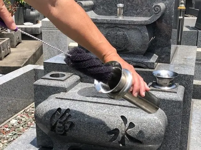 お墓参り代行と高品質なお掃除サービスの画像